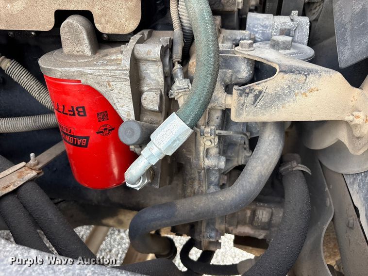 image for item YA3165 2005 Mack CV713 fuel / lube truck