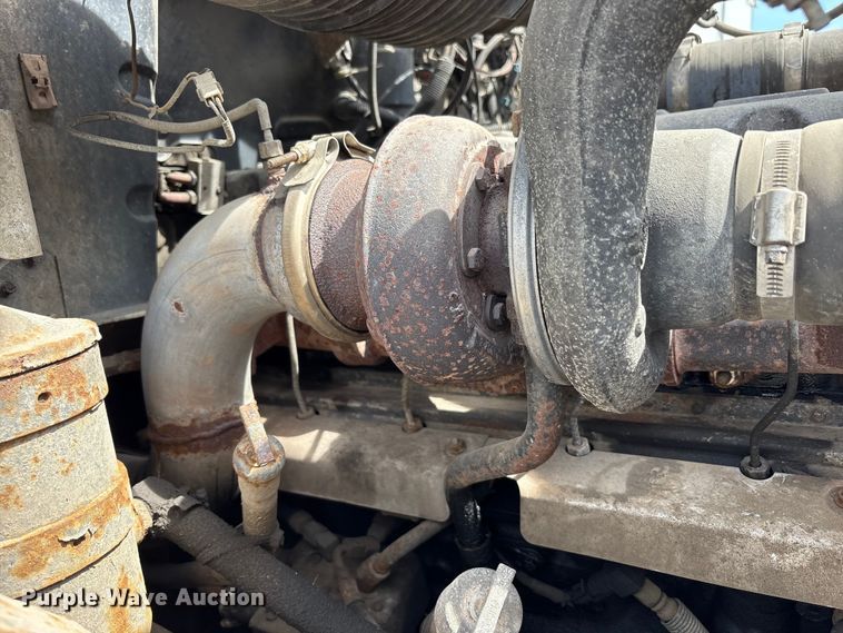 image for item YA3165 2005 Mack CV713 fuel / lube truck