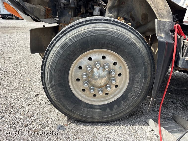 image for item YA3165 2005 Mack CV713 fuel / lube truck