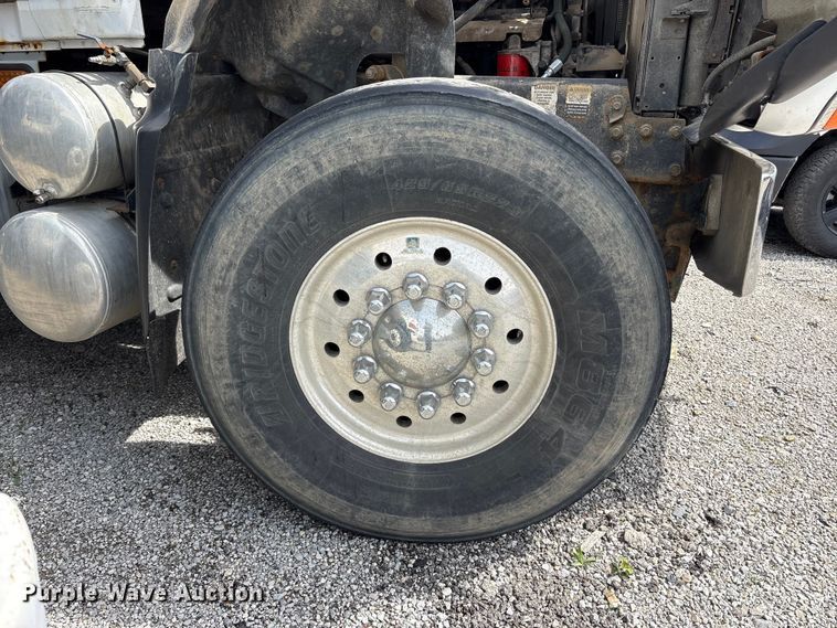 image for item YA3165 2005 Mack CV713 fuel / lube truck