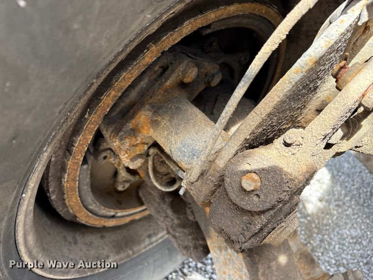 image for item YA3165 2005 Mack CV713 fuel / lube truck