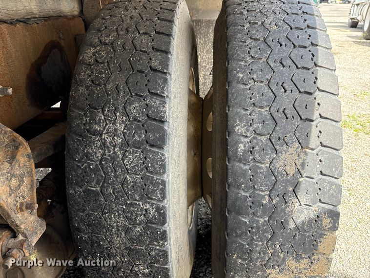 image for item YA3165 2005 Mack CV713 fuel / lube truck
