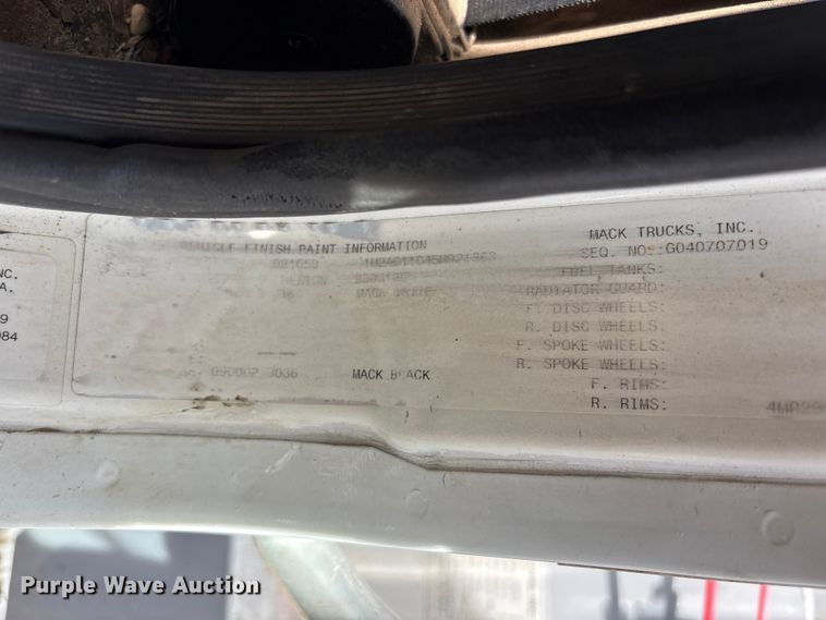 image for item YA3165 2005 Mack CV713 fuel / lube truck