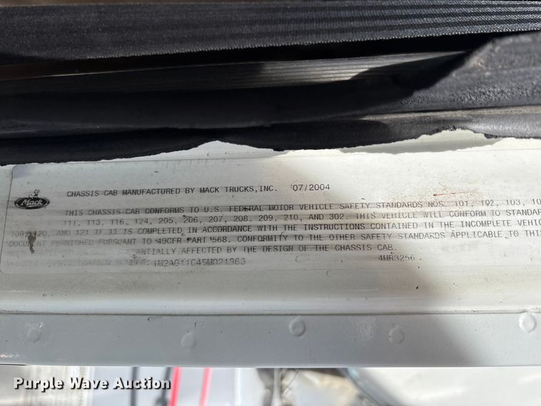 image for item YA3165 2005 Mack CV713 fuel / lube truck