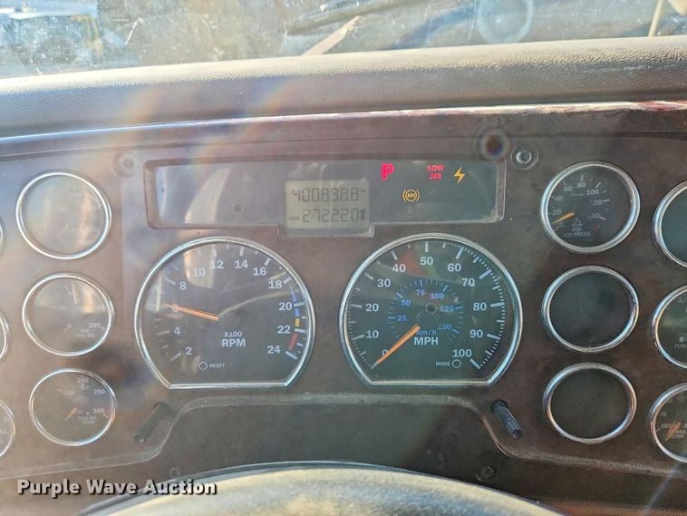 image for item YA3165 2005 Mack CV713 fuel / lube truck