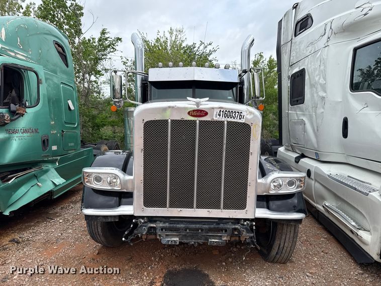 image for item YA3183 2023 Peterbilt 389 semi truck