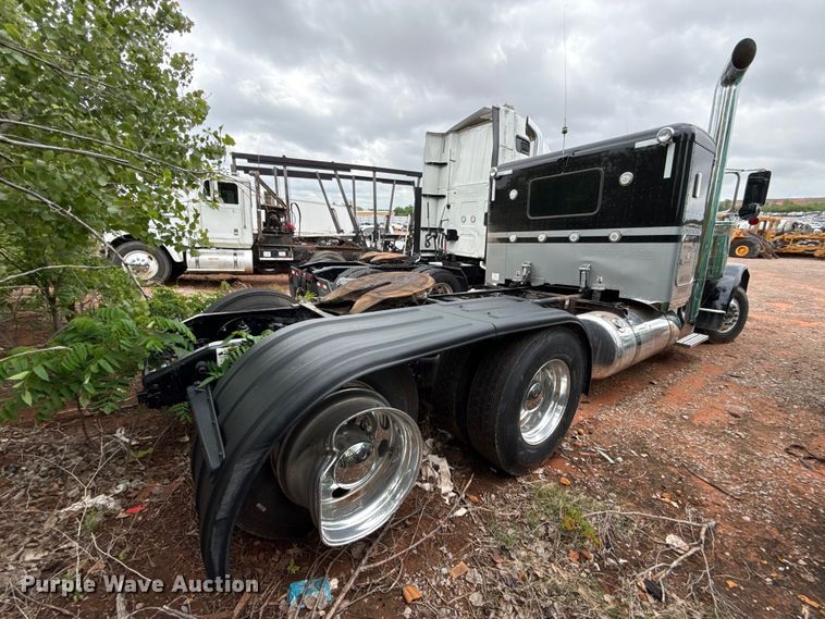 image for item YA3183 2023 Peterbilt 389 semi truck