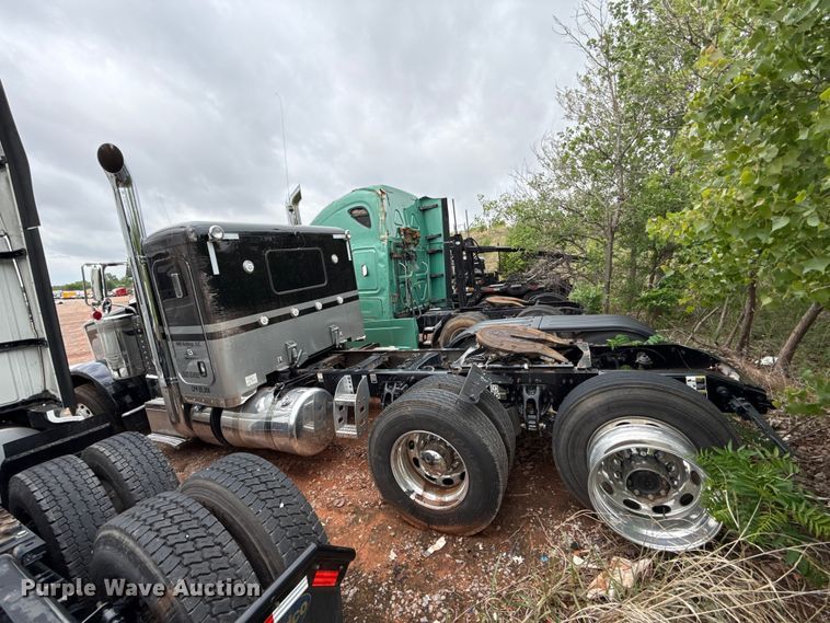 image for item YA3183 2023 Peterbilt 389 semi truck