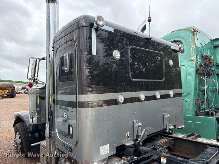 image for item YA3183 2023 Peterbilt 389 semi truck