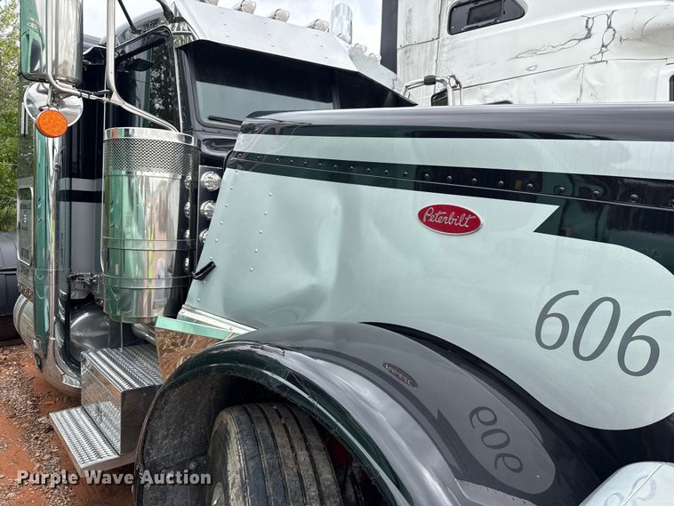image for item YA3183 2023 Peterbilt 389 semi truck