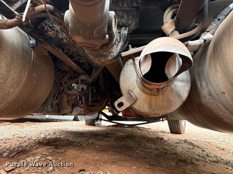 image for item YA3183 2023 Peterbilt 389 semi truck