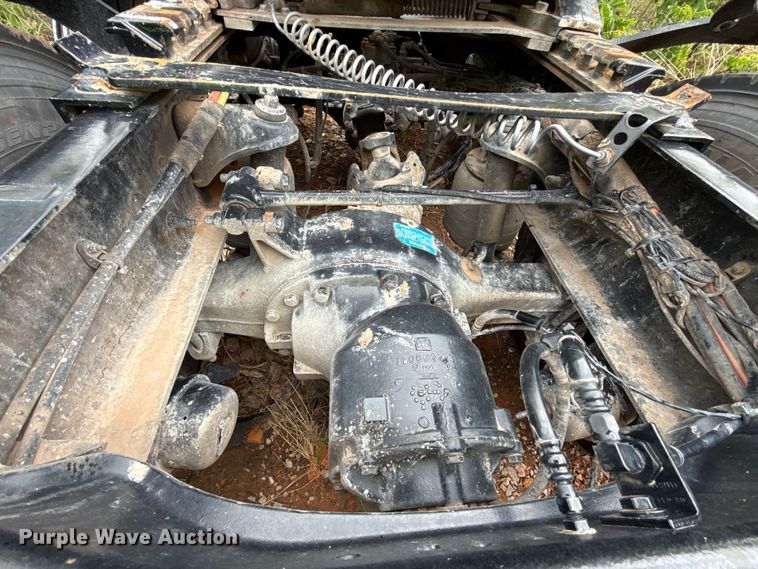 image for item YA3183 2023 Peterbilt 389 semi truck