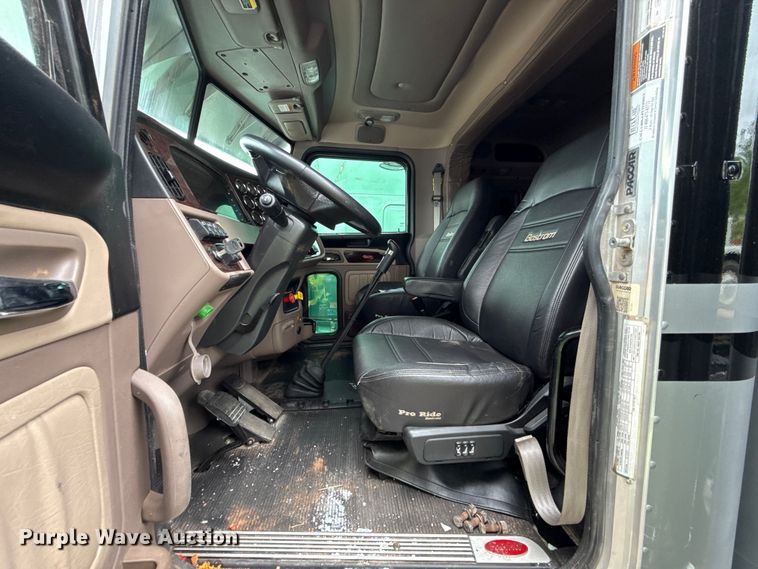 image for item YA3183 2023 Peterbilt 389 semi truck