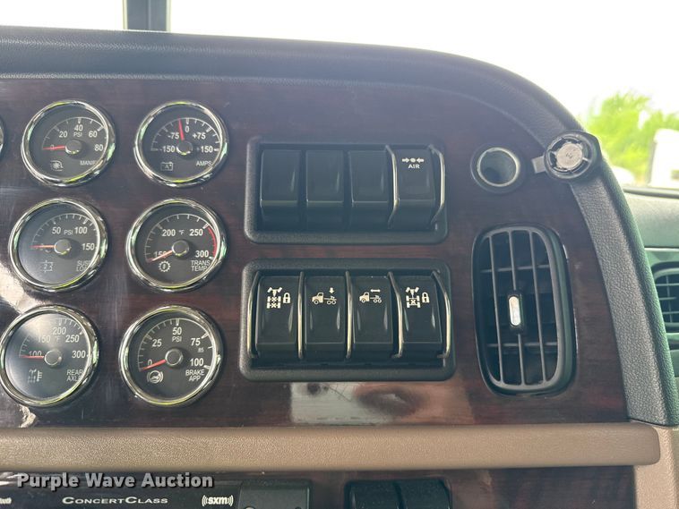 image for item YA3183 2023 Peterbilt 389 semi truck