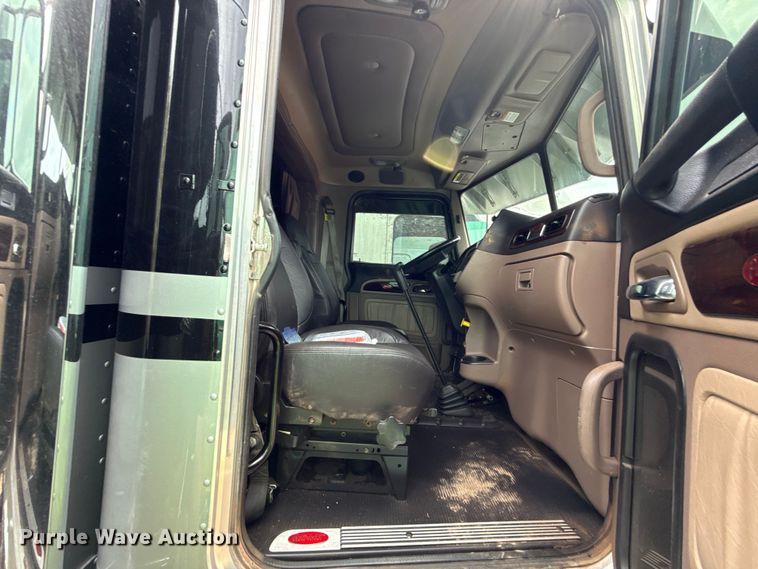 image for item YA3183 2023 Peterbilt 389 semi truck