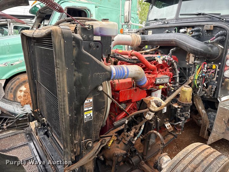 image for item YA3183 2023 Peterbilt 389 semi truck
