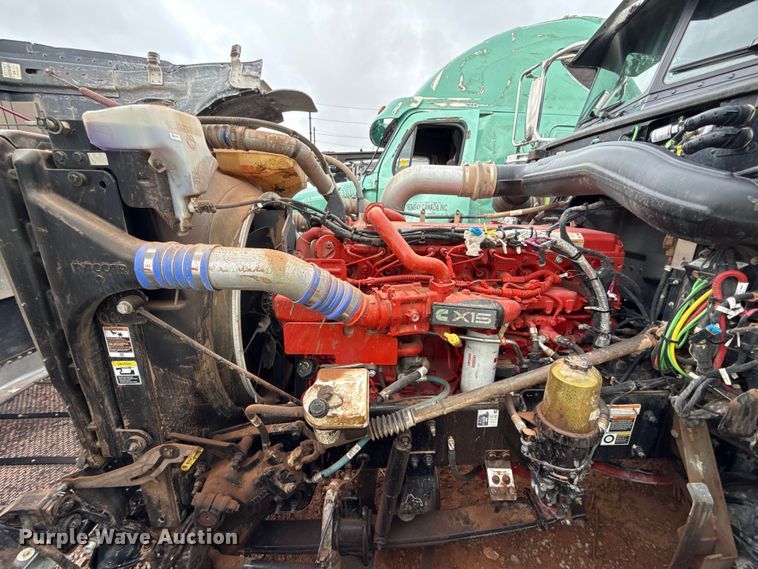 image for item YA3183 2023 Peterbilt 389 semi truck