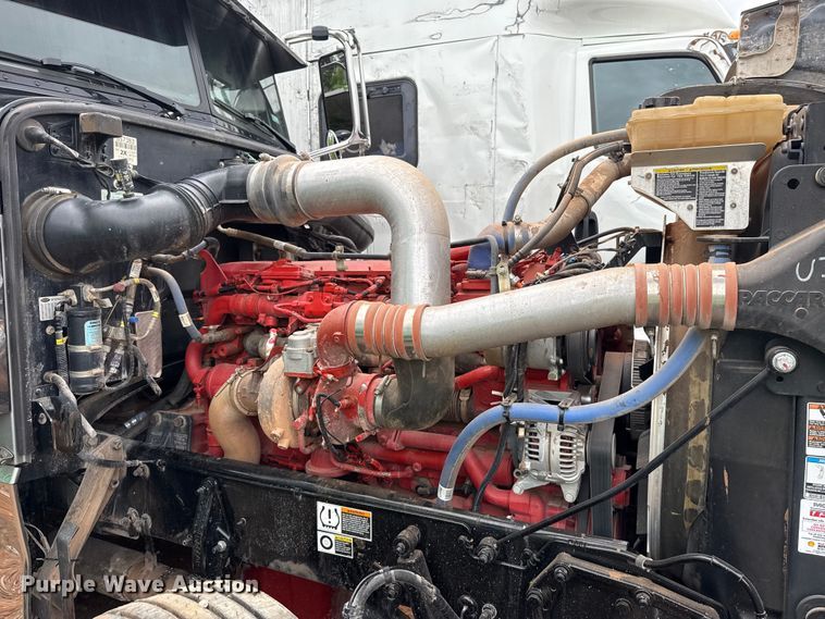 image for item YA3183 2023 Peterbilt 389 semi truck