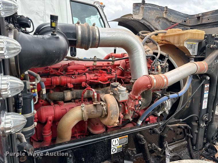 image for item YA3183 2023 Peterbilt 389 semi truck