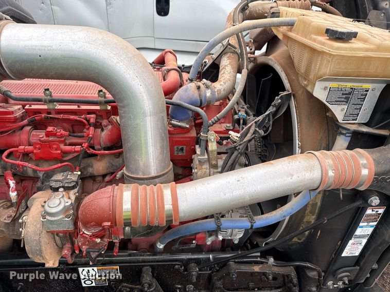 image for item YA3183 2023 Peterbilt 389 semi truck