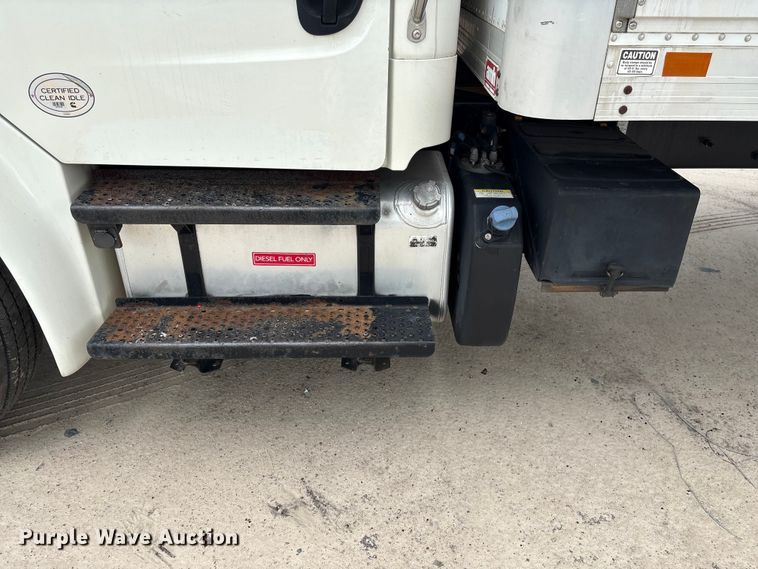 image for item YA3213 2018 Freightliner Business Class M2 box truck