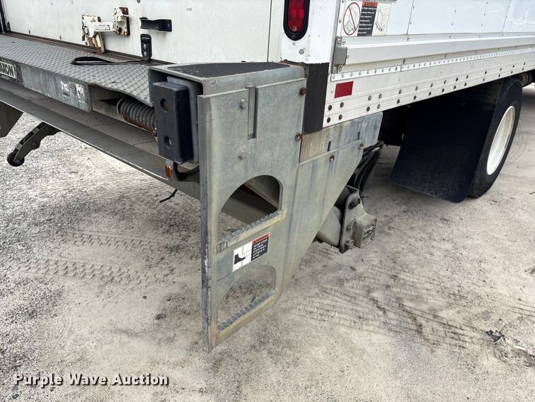 image for item YA3213 2018 Freightliner Business Class M2 box truck