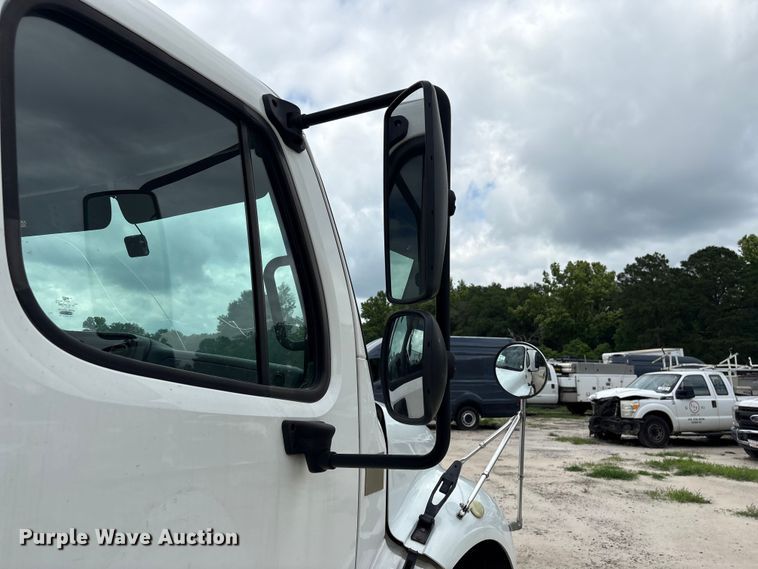 image for item YA3213 2018 Freightliner Business Class M2 box truck