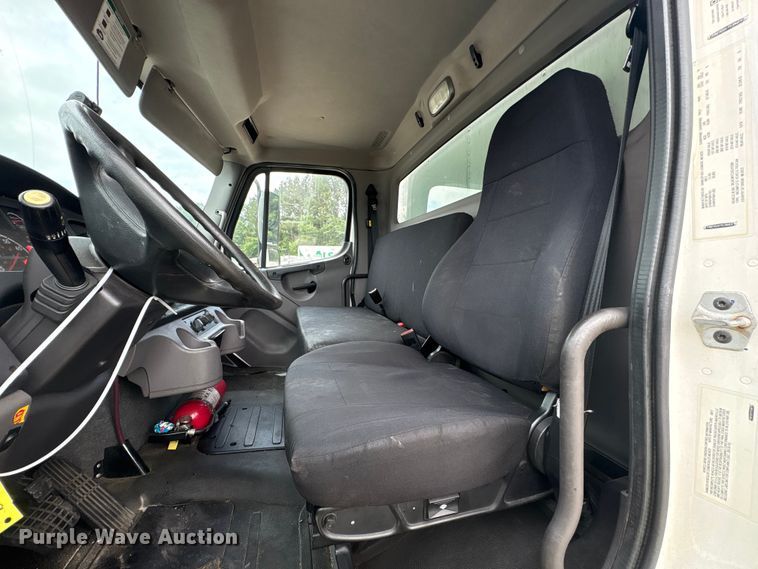 image for item YA3213 2018 Freightliner Business Class M2 box truck