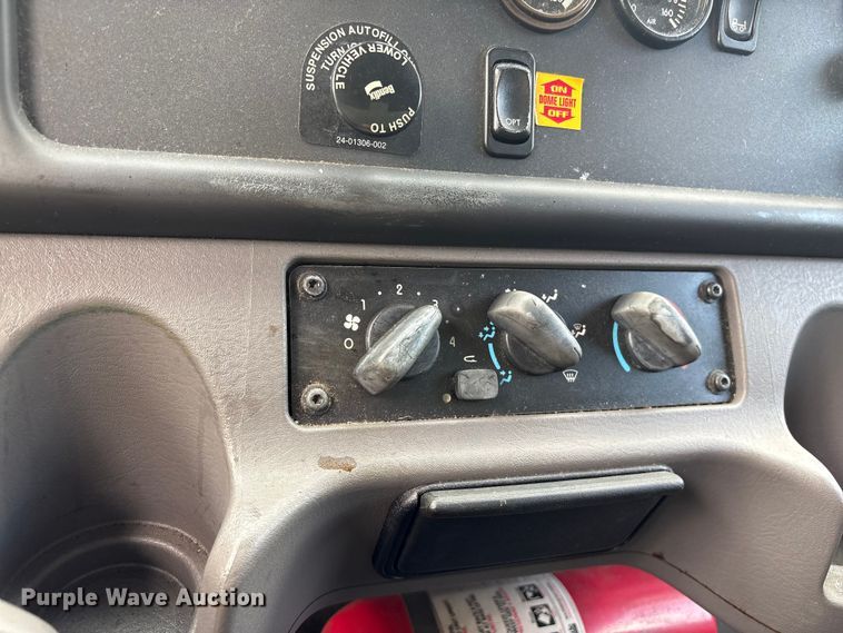 image for item YA3213 2018 Freightliner Business Class M2 box truck