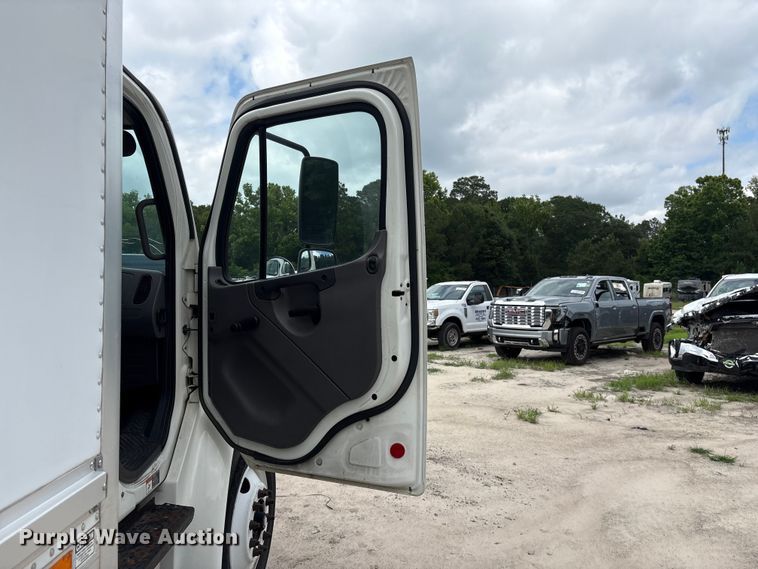 image for item YA3213 2018 Freightliner Business Class M2 box truck