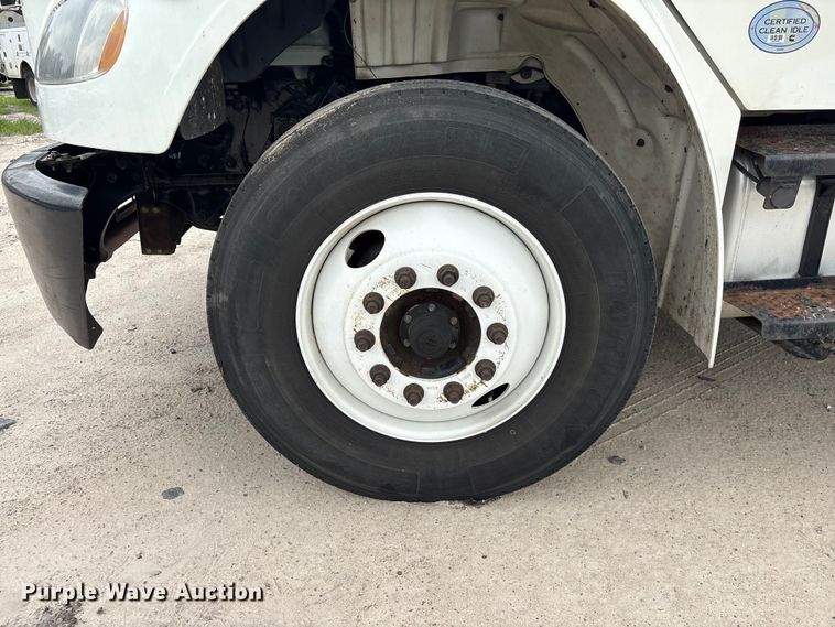 image for item YA3213 2018 Freightliner Business Class M2 box truck