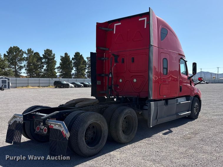 image for item YA3257 2019 Freightliner Cascadia semi truck