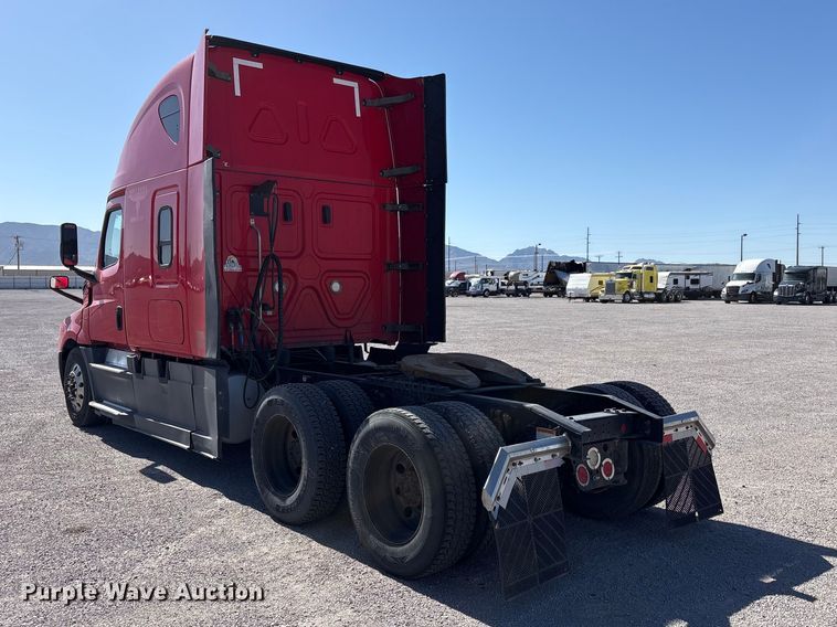 image for item YA3257 2019 Freightliner Cascadia semi truck