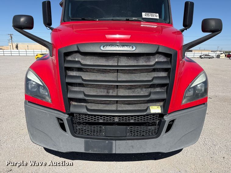image for item YA3257 2019 Freightliner Cascadia semi truck