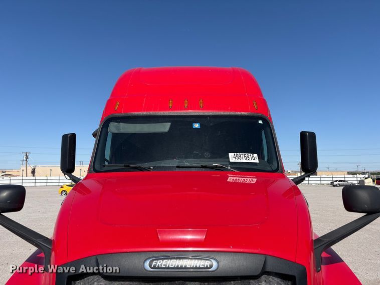 image for item YA3257 2019 Freightliner Cascadia semi truck