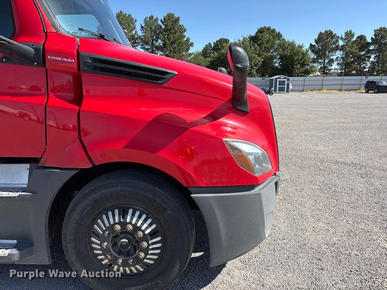 image for item YA3257 2019 Freightliner Cascadia semi truck