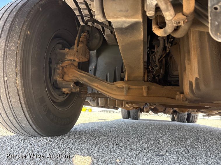 image for item YA3257 2019 Freightliner Cascadia semi truck