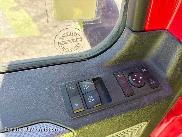 image for item YA3257 2019 Freightliner Cascadia semi truck