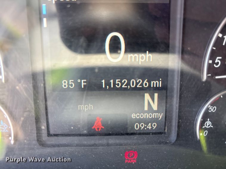 image for item YA3257 2019 Freightliner Cascadia semi truck