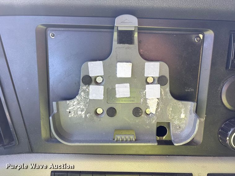 image for item YA3257 2019 Freightliner Cascadia semi truck