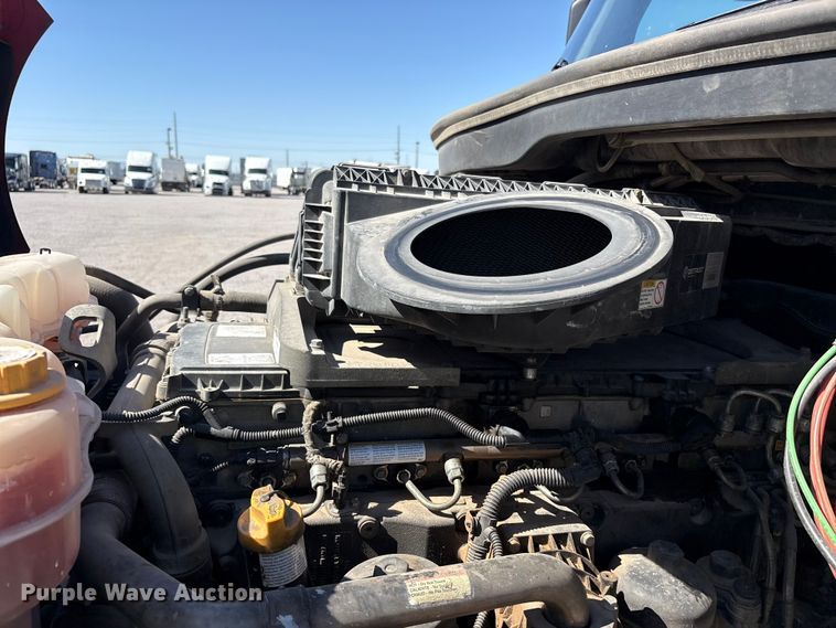 image for item YA3257 2019 Freightliner Cascadia semi truck