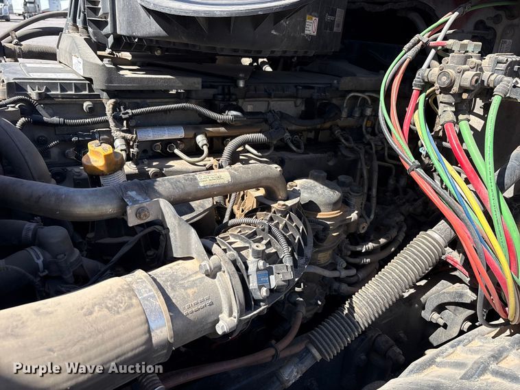 image for item YA3257 2019 Freightliner Cascadia semi truck