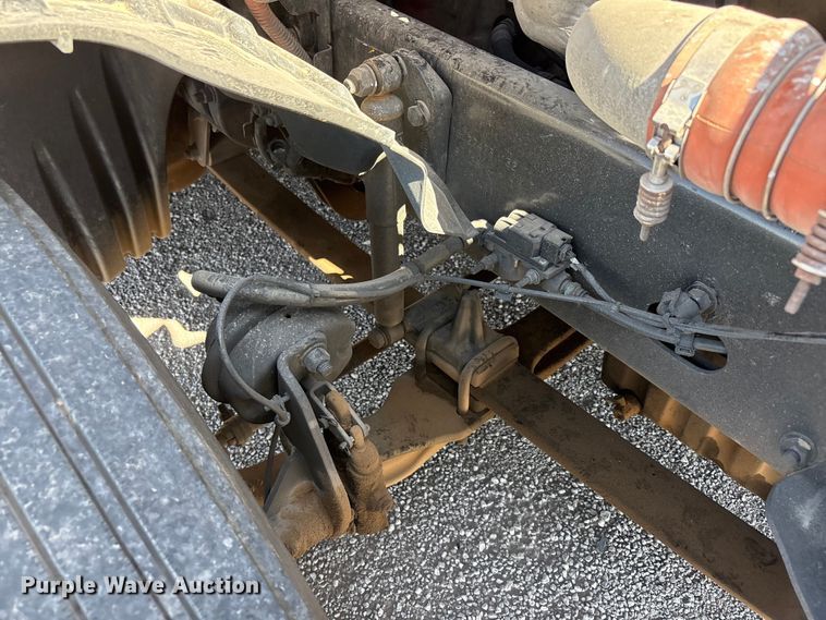 image for item YA3257 2019 Freightliner Cascadia semi truck