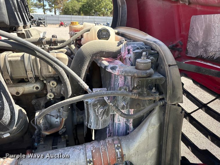 image for item YA3257 2019 Freightliner Cascadia semi truck