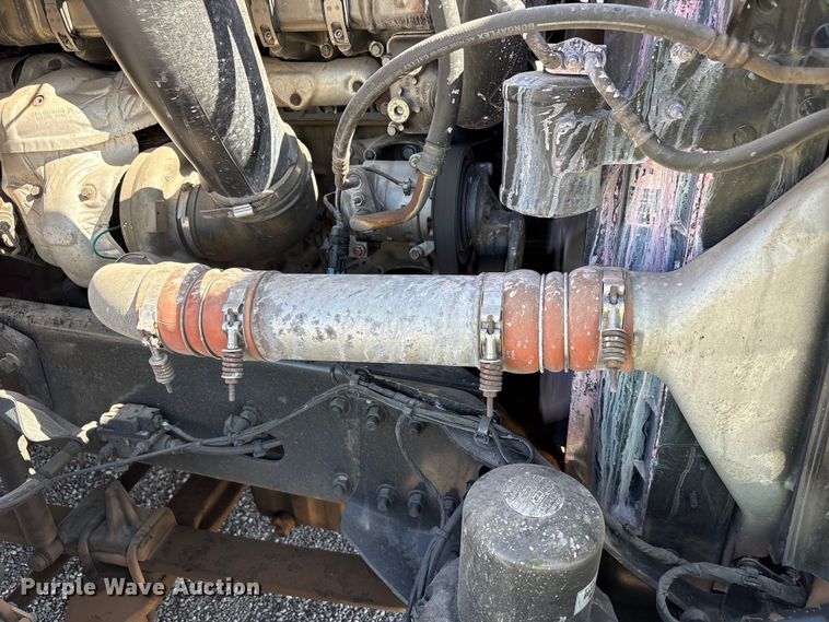 image for item YA3257 2019 Freightliner Cascadia semi truck