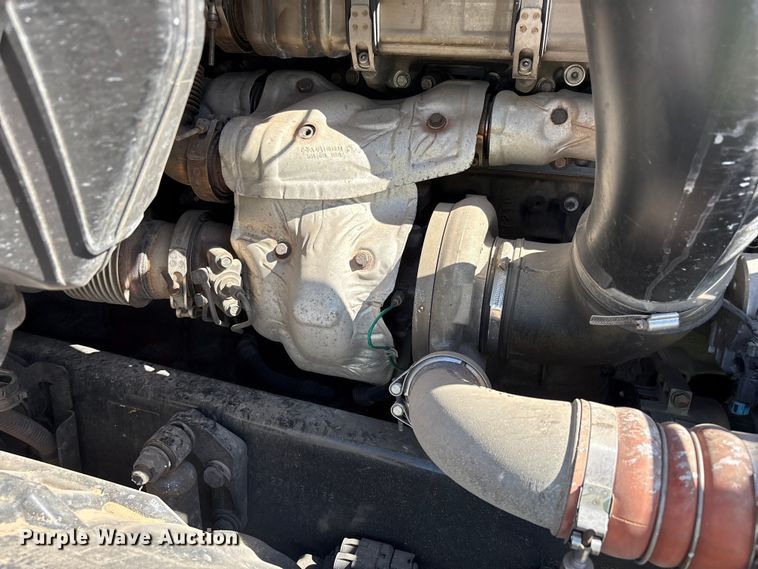 image for item YA3257 2019 Freightliner Cascadia semi truck