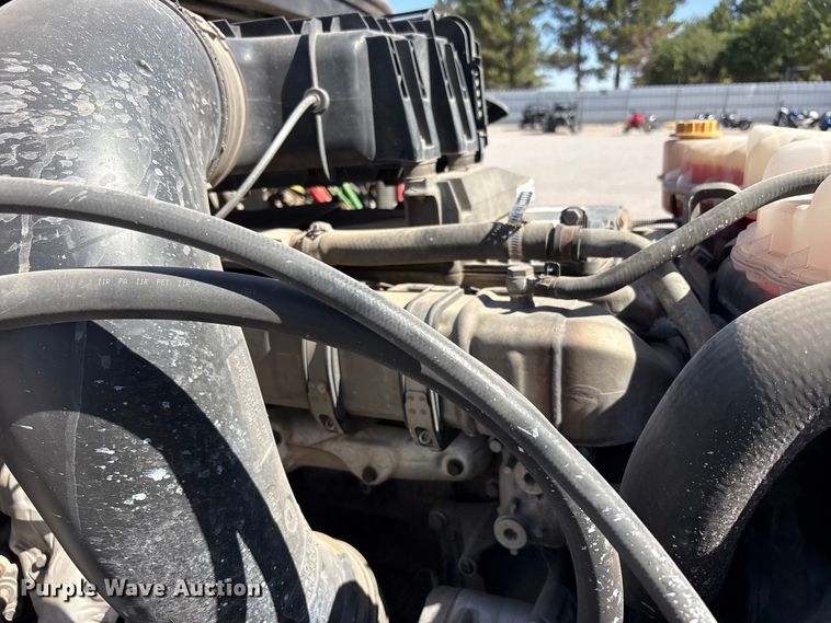 image for item YA3257 2019 Freightliner Cascadia semi truck