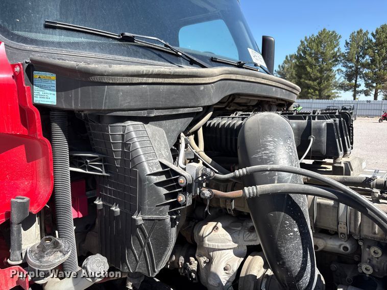 image for item YA3257 2019 Freightliner Cascadia semi truck