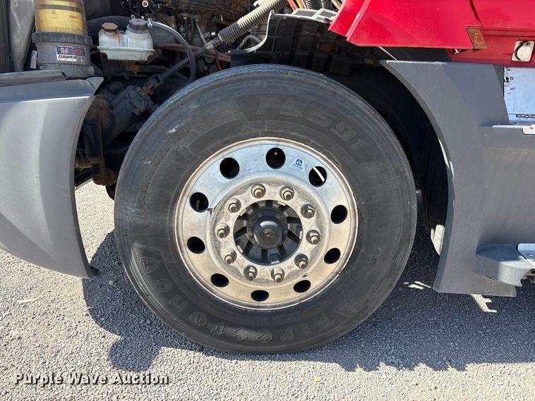image for item YA3257 2019 Freightliner Cascadia semi truck
