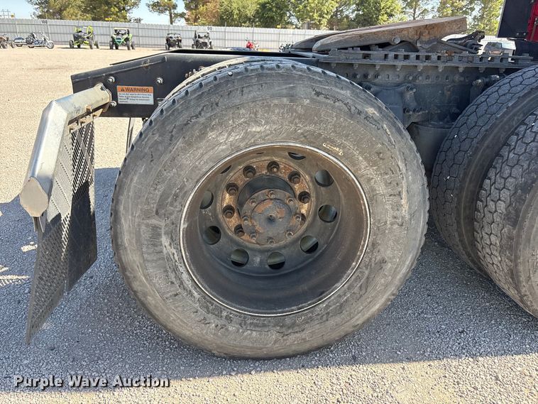 image for item YA3257 2019 Freightliner Cascadia semi truck